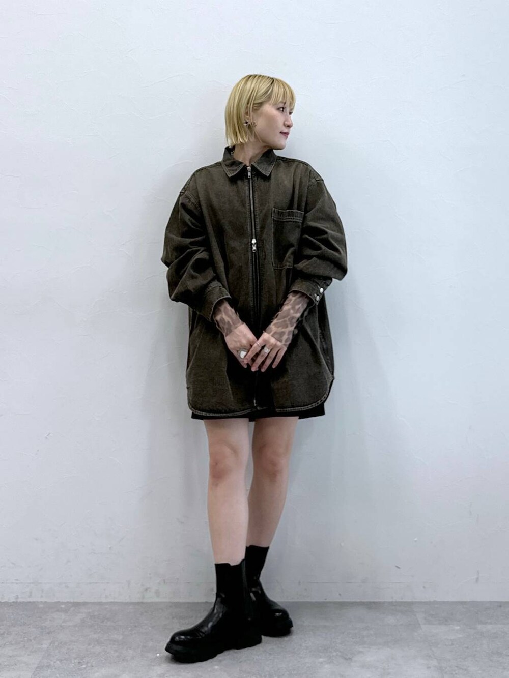 「RAGEBLUEの2タック/ナイロンハーフパンツ（チノパンツ、ブラック系）」を使った、たけおさん（レディース・157cm）の夏コーディネートの3枚目の写真