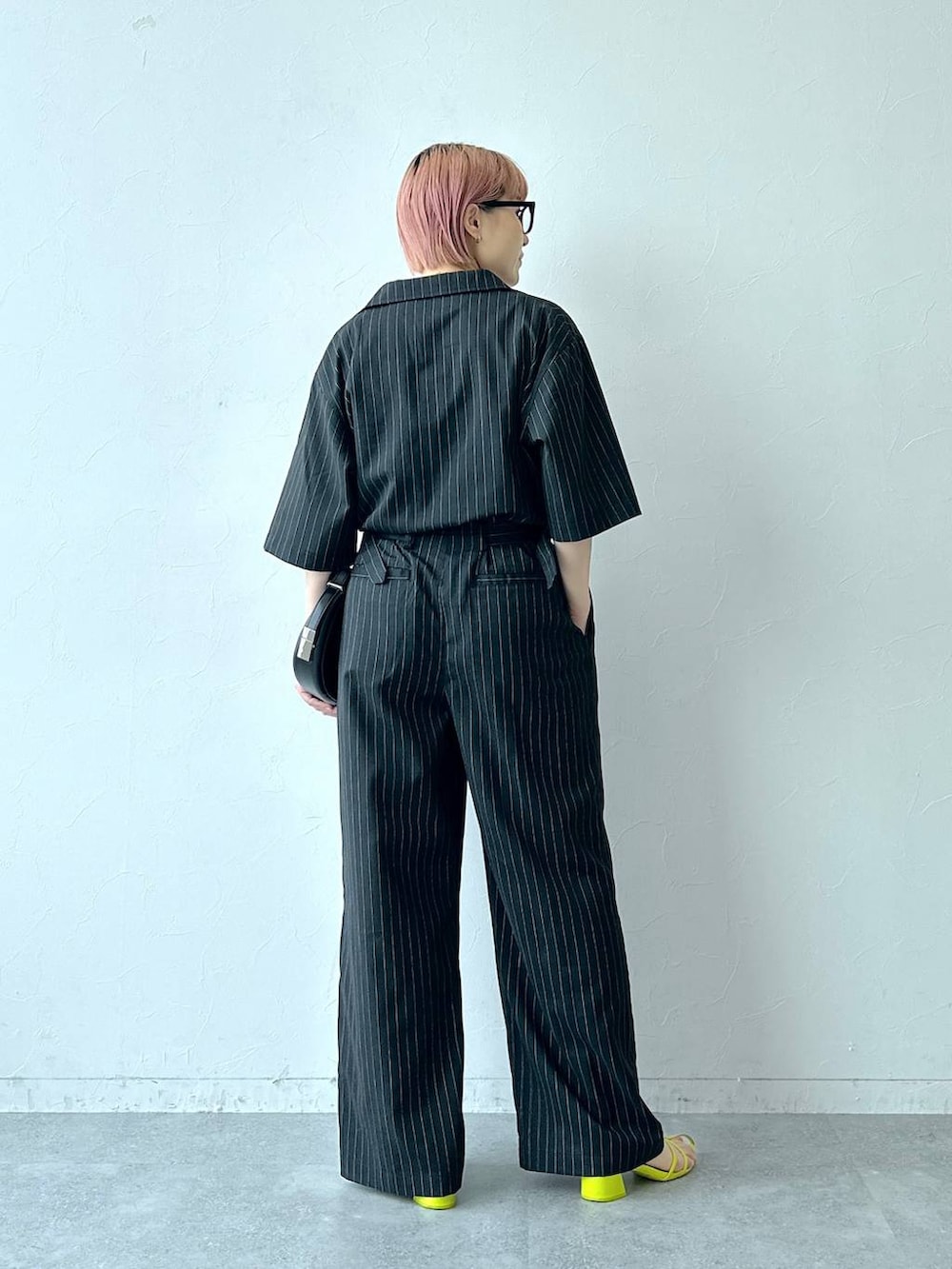 「RAGEBLUEのアソートアイウェア（メガネ、グレー系）」を使った、たけおさん（レディース・157cm）の春コーディネートの5枚目の写真