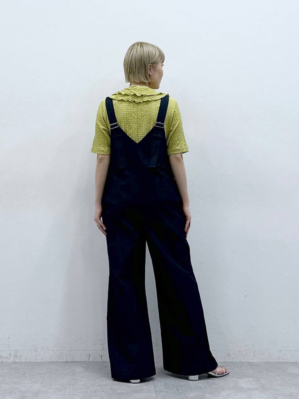 「RAGEBLUEのシャーリングフリルブラウス（シャツ/ブラウス、イエロー系）」を使った、たけおさん（レディース・157cm）の夏コーディネートの5枚目の写真
