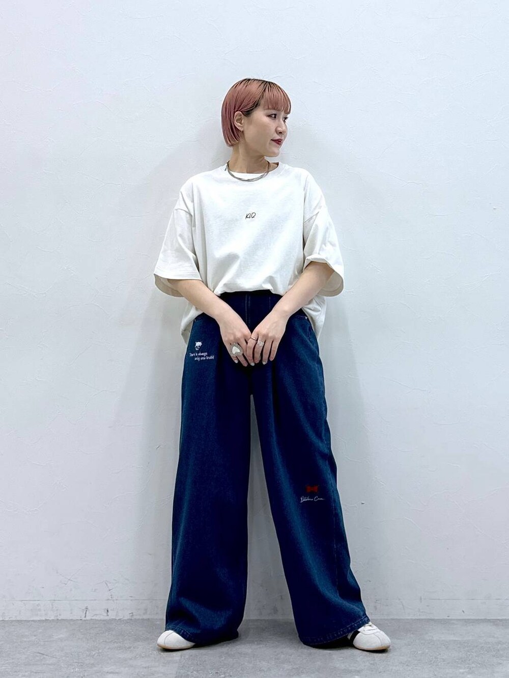 「RAGEBLUEの＜adidas/アディダス＞TOKYO W /アディダス トーキョー W（スニーカー、ホワイト系）」を使った、たけおさん（レディース・157cm）の春コーディネートの2枚目の写真