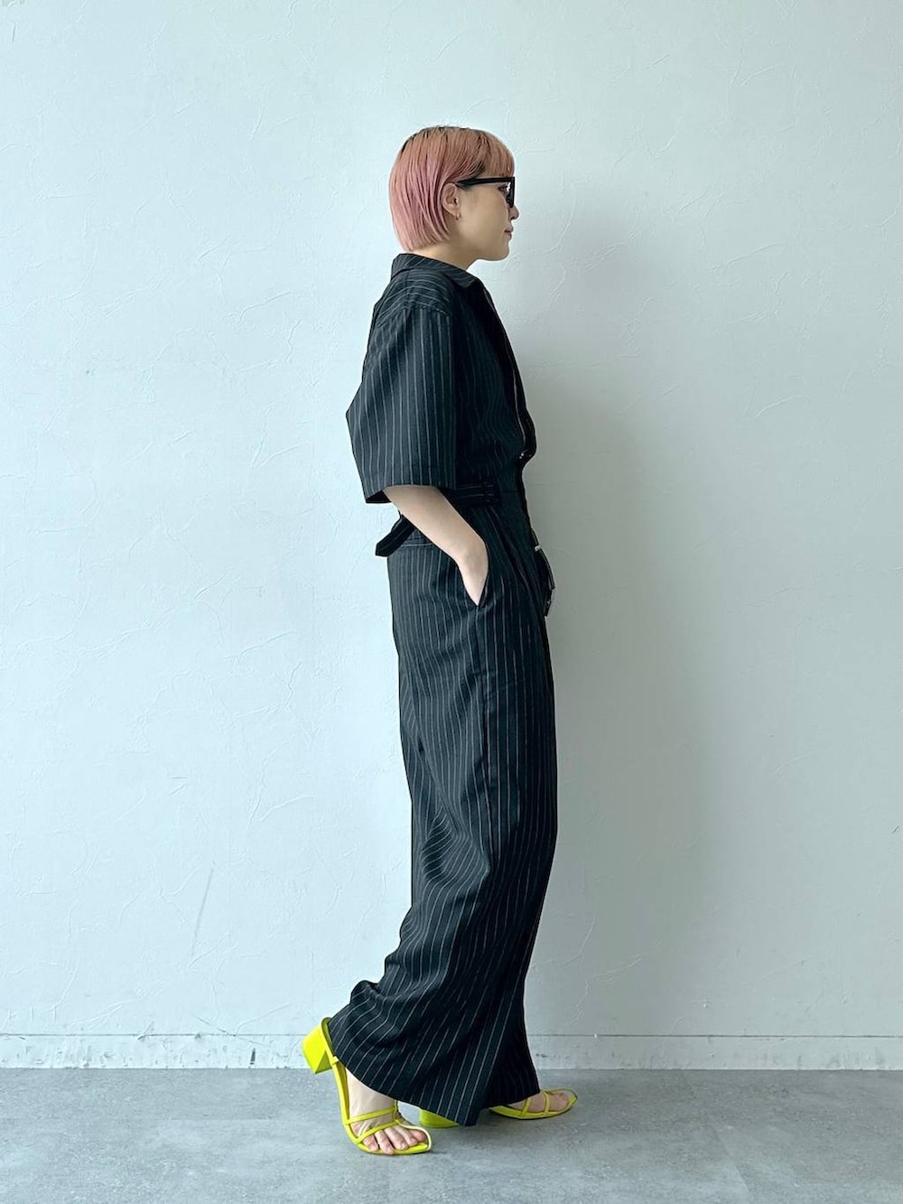 「RAGEBLUEのアソートアイウェア（メガネ、グレー系）」を使った、たけおさん（レディース・157cm）の春コーディネートの4枚目の写真