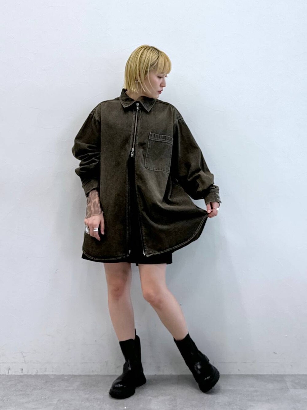 「RAGEBLUEの2タック/ナイロンハーフパンツ（チノパンツ、ブラック系）」を使った、たけおさん（レディース・157cm）の夏コーディネートの2枚目の写真