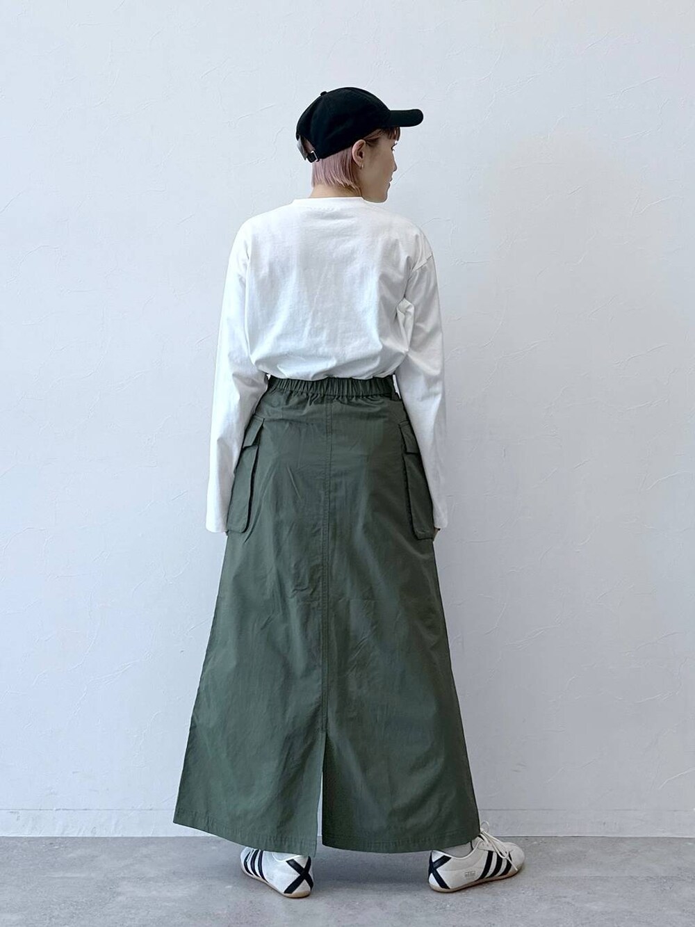 「RAGEBLUEのフロントプリント/グラフィックロンT（Tシャツ/カットソー、ホワイト系）」を使った、たけおさん（レディース・157cm）の春コーディネートの5枚目の写真