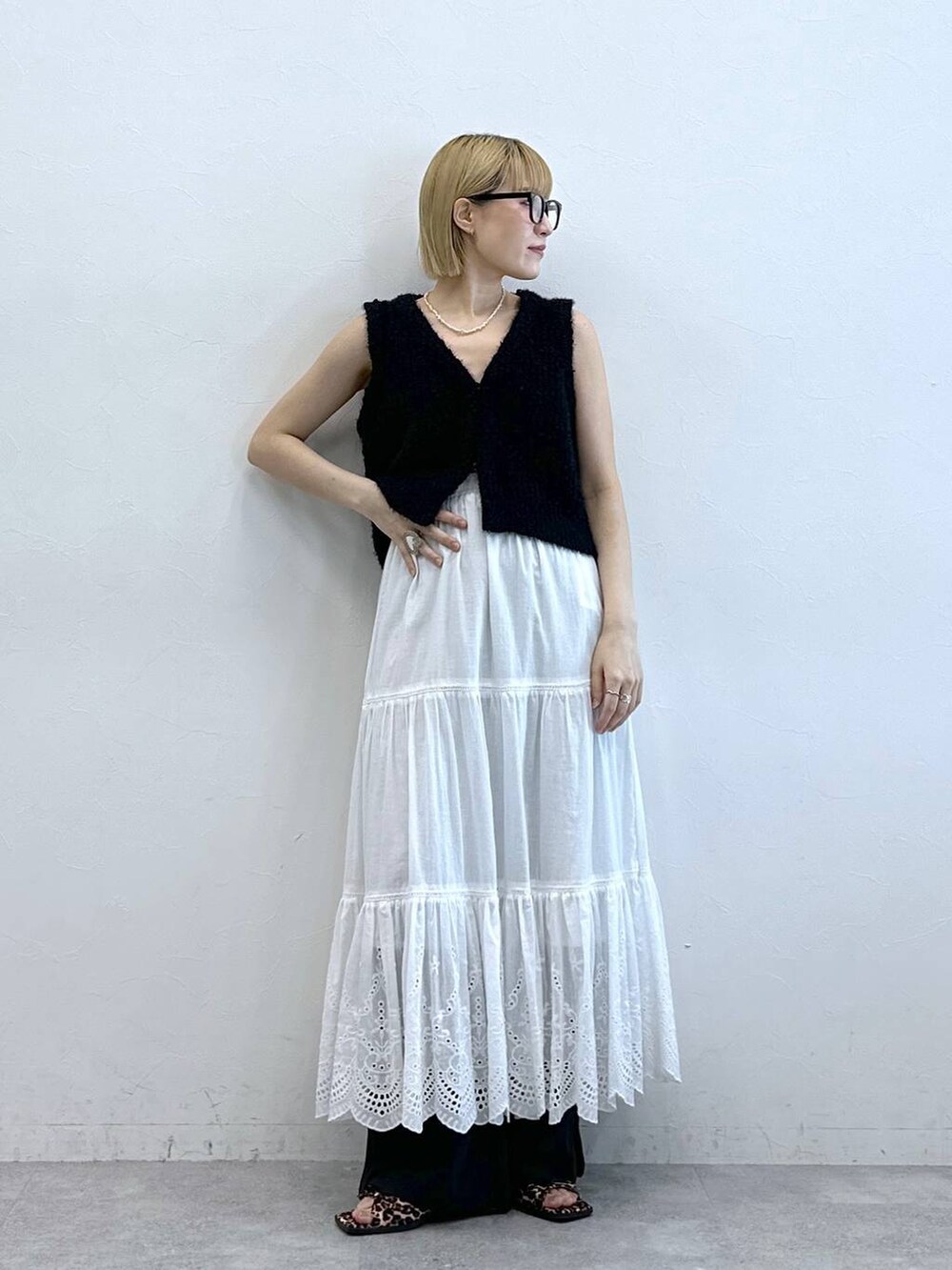 「RAGEBLUEのアソートアイウェア（メガネ、グレー系）」を使った、たけおさん（レディース・157cm）の夏コーディネートの4枚目の写真