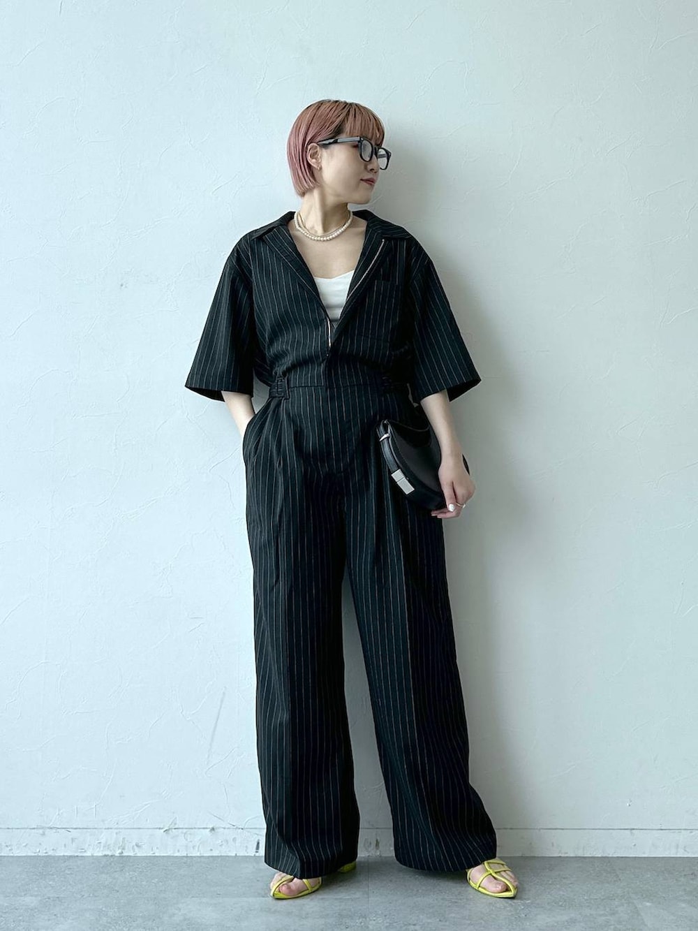 「RAGEBLUEのアソートアイウェア（メガネ、グレー系）」を使った、たけおさん（レディース・157cm）の春コーディネートの3枚目の写真
