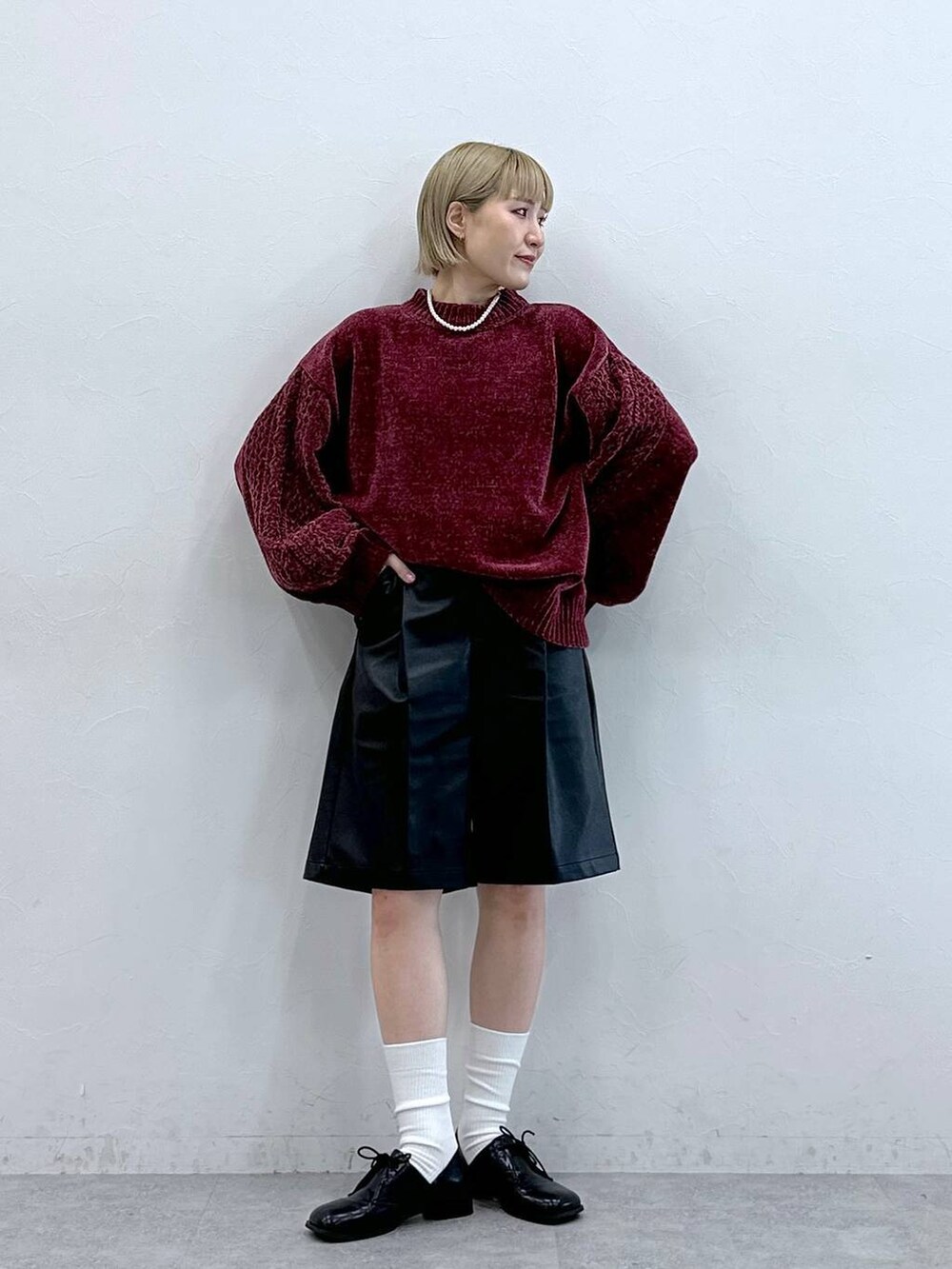 「RAGEBLUEのボリュームスリーブ/袖デザインBIGモールニット（Tシャツ/カットソー、レッド系）」を使った、たけおさん（レディース・157cm）の夏コーディネートの3枚目の写真