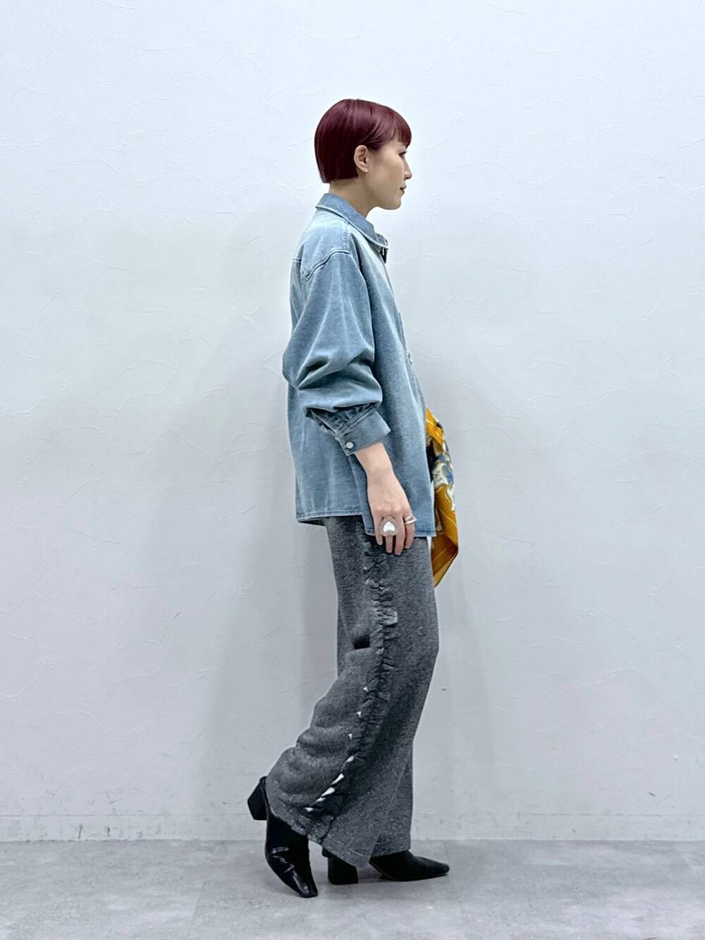 「春めき満開コーデ」｜「RAGEBLUEの【UNISEX】選べる着丈/Wジップオーバーダイ加工デニムルーズシャツ（シャツ/ブラウス、ブルー系）」を使った、たけおさん（レディース・157cm）の春コーディネートの3枚目の写真