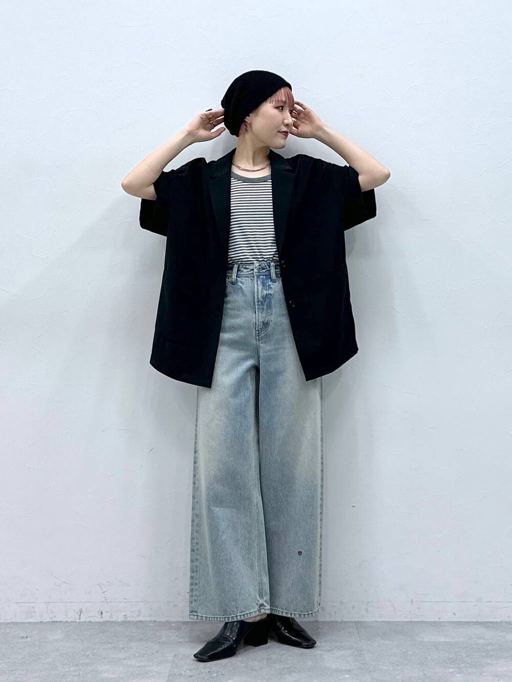 「RAGEBLUEの＜セットアップ対応＞3size展開/フラワー刺繍ダメージワイドデニム（デニムパンツ、ブルー系）」を使った、たけおさん（レディース・157cm）の春コーディネートの3枚目の写真