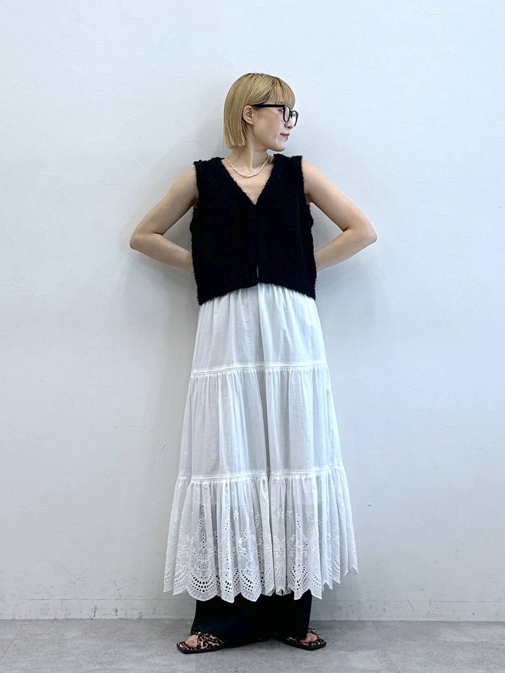 「RAGEBLUEのアソートアイウェア（メガネ、グレー系）」を使った、たけおさん（レディース・157cm）の夏コーディネートの2枚目の写真