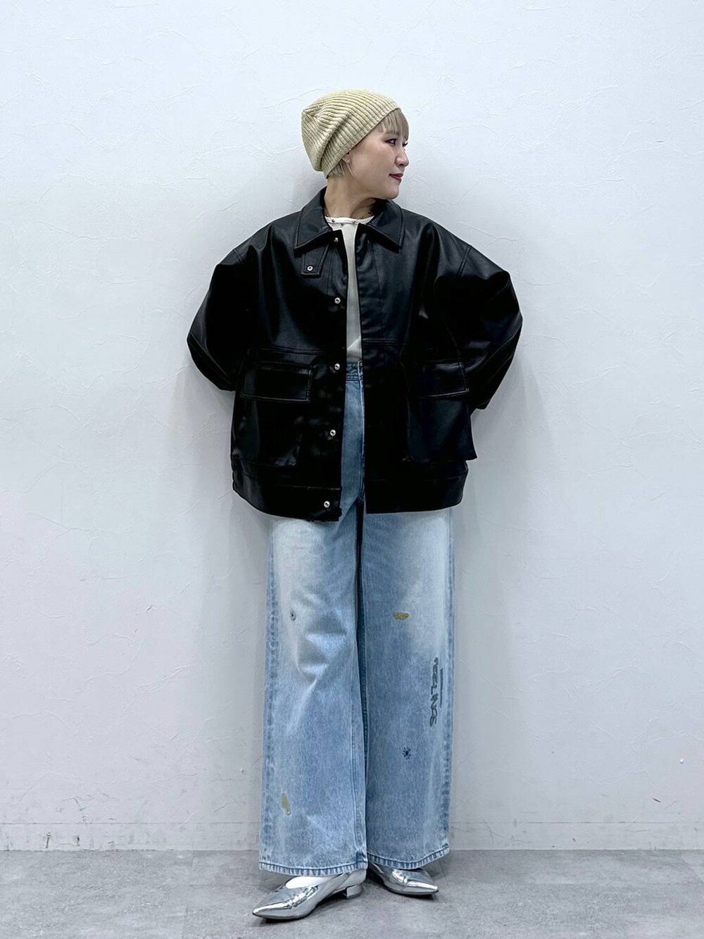「LOWRYS FARMのリボンツキ２ＷＡＹミュール　100500（パンプス、シルバー系）」を使った、たけおさん（レディース・157cm）の秋コーディネートの2枚目の写真
