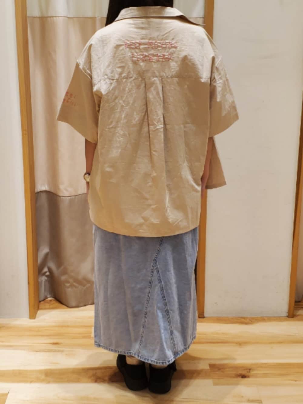 「夏、デニム、Tシャツ×デニム、SM2」｜「SM2のアシメサロペットジャンスカ（ワンピース、ブルー系）」を使った、makomako28さん（レディース・157cm）の春コーディネートの2枚目の写真
