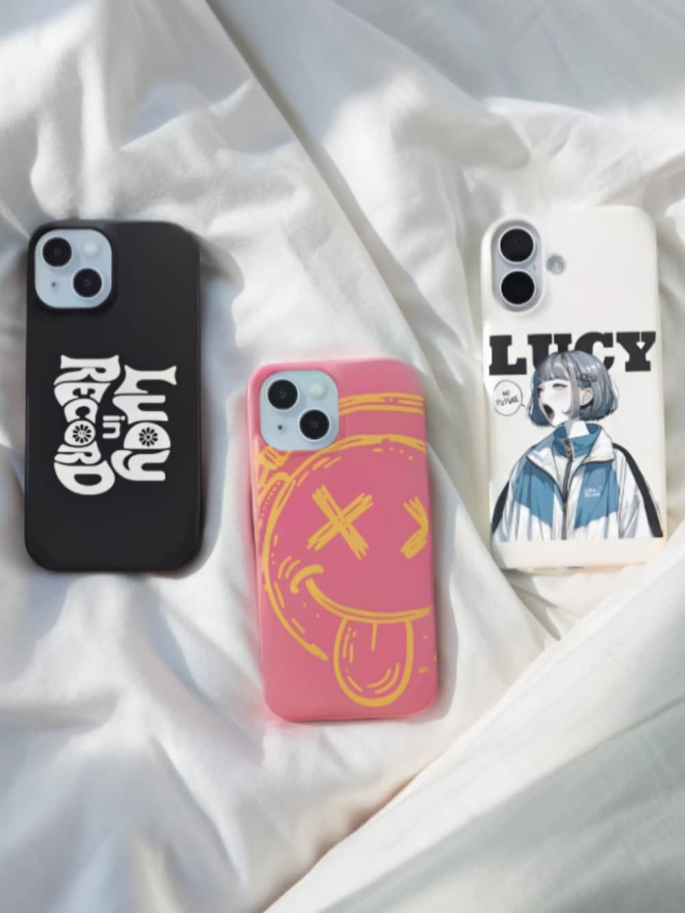 ブラウン系のスニーカー、ベージュ系のチノパンツ、ブルー系のシャツ/ブラウスを着用したレディースの秋コーディネートの3枚目の写真