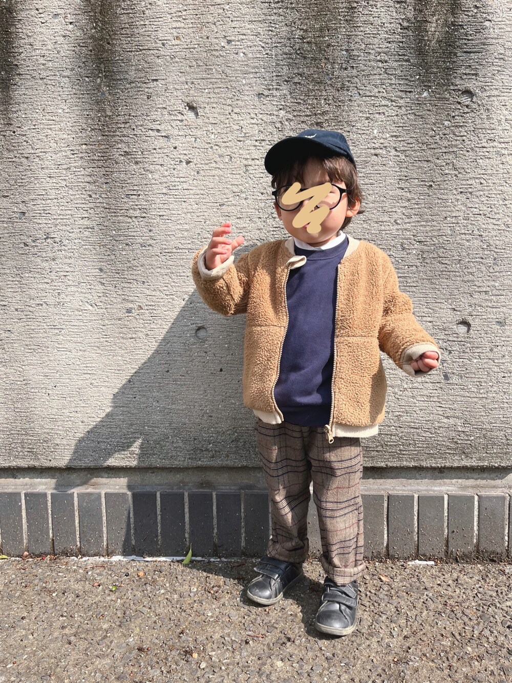 「おしゃれさんと繋がりたい、キッズコーデ、キッズファッション、男の子、3歳、プチプラ、シンプル、シンプルコーデ」｜「西松屋のアイテム（キャップ、ブルー系）」を使った、chiroruさん（キッズ・90cm）の春コーディネートの2枚目の写真
