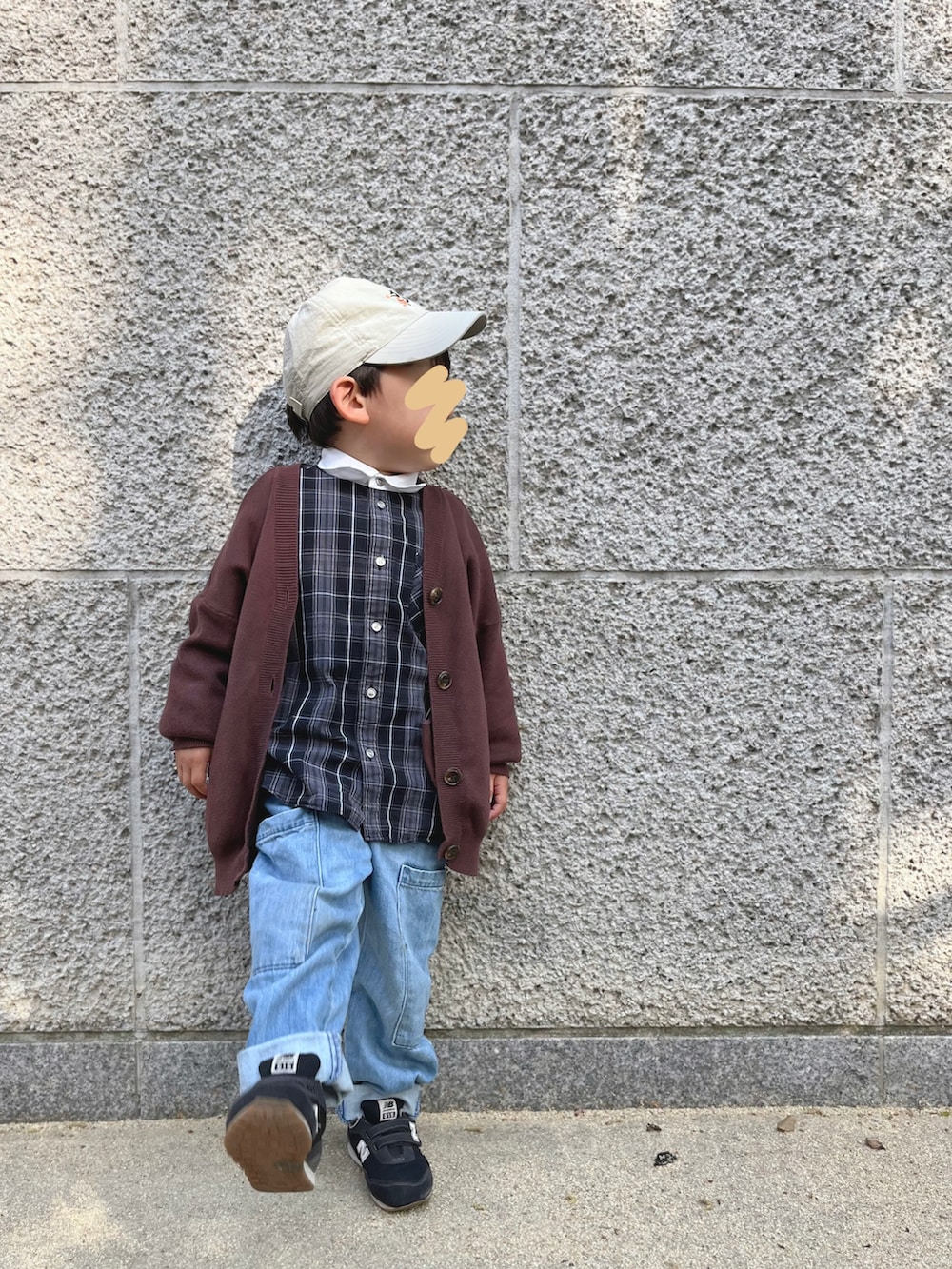 「キッズコーデ、キッズファッション、男の子、4歳、キャップ、春服みてみて、カーディガン」｜「COMME CA ISMのアイテム（シャツ/ブラウス、ブラック系）」を使った、chiroruさん（キッズ・100cm）の春コーディネートの2枚目の写真