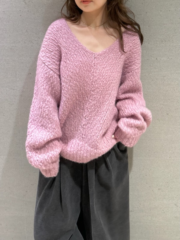 「デートコーデ、ブーツ、低身長、ワイドパンツ、ニット、アウター、イエベ、イエベ秋、骨格ストレート」｜「FRAY I.Dのバックルショートファージャケット（ブルゾン、グレー系）」を使った、FRAY I.Dさん（レディース・150cm）の冬コーディネートの3枚目の写真