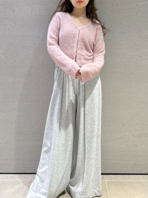 「ワンマイルウェア、低身長、ワイドパンツ、ハイウエスト、イエベ、イエベ秋、骨格ストレート」｜「FRAY I.Dのフィルムフェザーカーディガン（カーディガン/ボレロ、ピンク系）」を使った、FRAY I.Dさん（レディース・150cm）の春コーディネートの2枚目の写真
