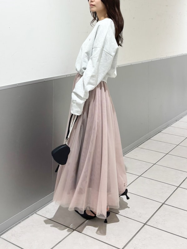 「パンプス、フレアスカート、ロングスカート、スウェット、Champion、レース、チャンピオン、スカート、イエベ、骨格ナチュラル」｜「FRAY I.Dの【Champion】クルーネックスウェット（スウェット、ホワイト系）」を使った、FRAY I.Dさん（レディース・159cm）の春コーディネートの5枚目の写真
