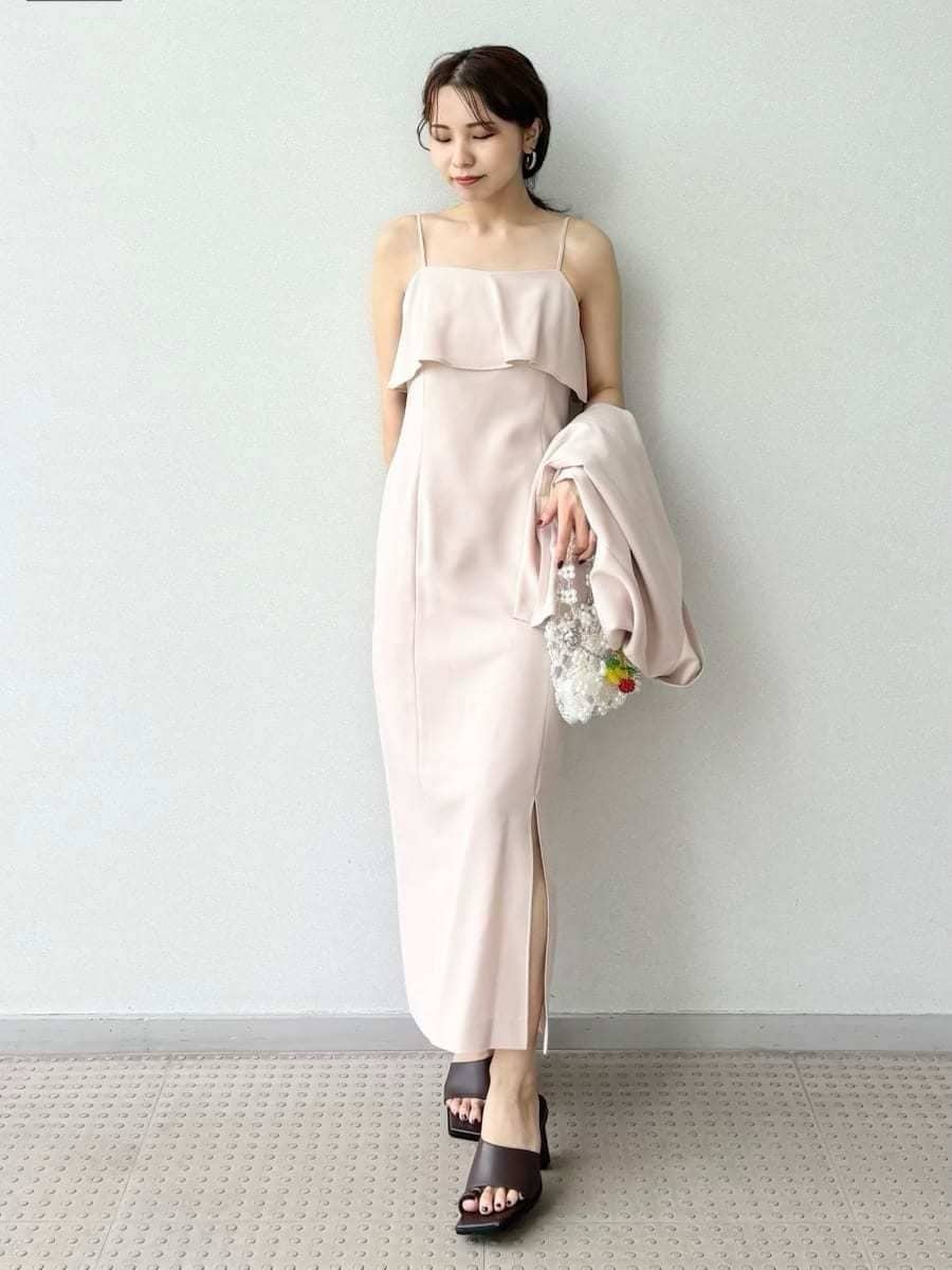 「デートコーデ、ショルダーバッグ、サンダル、マキシワンピース、ジャケット、パーティ、ワンピース、ドレス、イエベ、骨格ナチュラル、ハンドバッグ、25～29℃コーデ」｜「FRAY I.Dのボリュームフープピアス（ピアス（両耳用）、シルバー系）」を使った、FRAY I.Dさん（レディース・159cm）の夏コーディネートの3枚目の写真