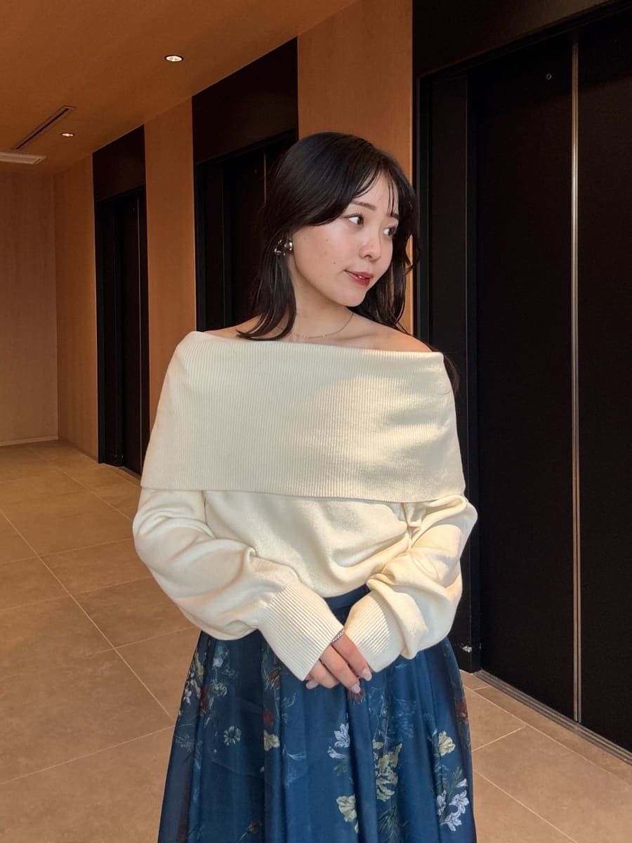 ボタニカルプリントシアータックスカートを使った人気ファッション