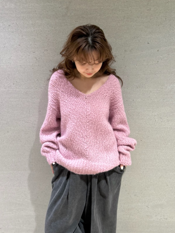 「デートコーデ、ブーツ、低身長、ワイドパンツ、ニット、アウター、イエベ、イエベ秋、骨格ストレート」｜「FRAY I.Dのバックルショートファージャケット（ブルゾン、グレー系）」を使った、FRAY I.Dさん（レディース・150cm）の冬コーディネートの2枚目の写真