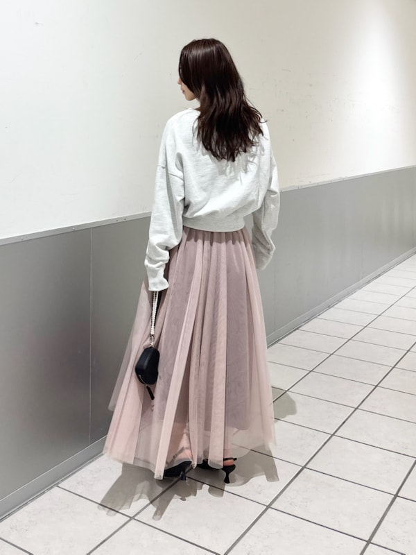「パンプス、フレアスカート、ロングスカート、スウェット、Champion、レース、チャンピオン、スカート、イエベ、骨格ナチュラル」｜「FRAY I.Dの【Champion】クルーネックスウェット（スウェット、ホワイト系）」を使った、FRAY I.Dさん（レディース・159cm）の春コーディネートの6枚目の写真