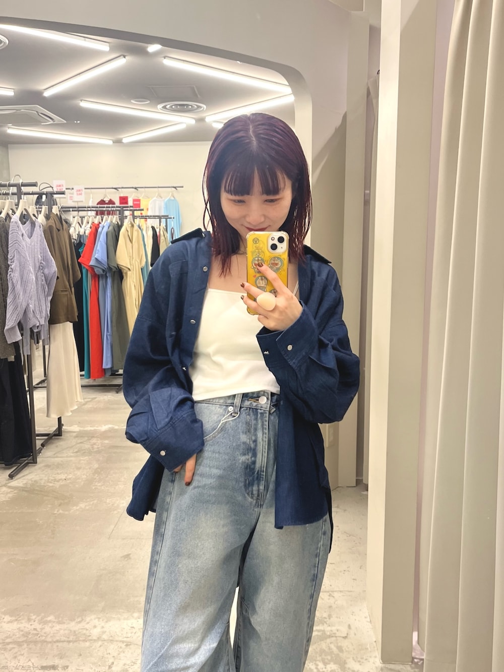 「秋服準備はじめました、着こなしのちょこっとテク、デニム、シャツスタイル、きれいめカジュアル、シンプルコーデ、今から使える秋の先取りコーデ、新作デニムコーデ、SENSEOFPLACE、骨格ウェーブ、st2508、イエベ春、骨格ウェーブ×イエベ春、カジュアルスタイル」|「SENSE OF PLACE by URBAN RESEARCHのポケットツキワイドスリーブシャツ(シャツ/ブラウス、ブルー系)」を使った、りなてぃさん(レディース・154cm)の夏コーディネートの4枚目の写真