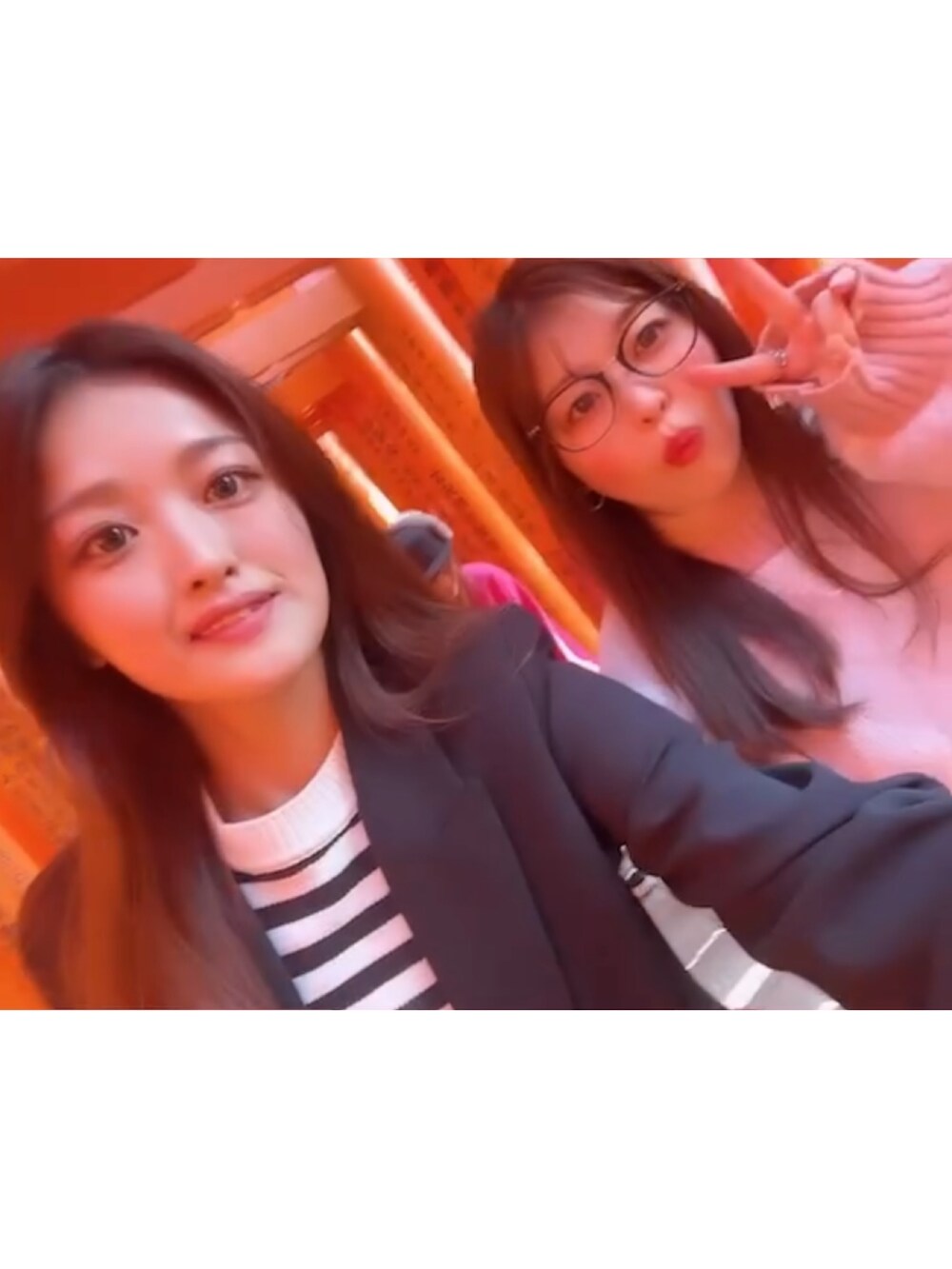 ブラウン系のブーツを着用したレディースの冬コーディネートの3枚目の写真