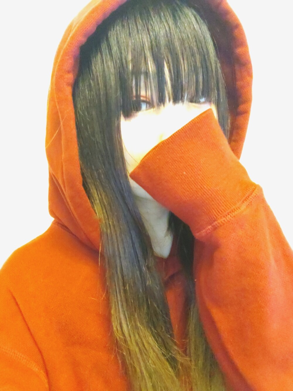 「低身長、ビッグシルエット、パーカー、カジュアル、オーバーサイズ、スニーカー、メンヘラ、おしゃれさんと繋がりたい、音楽で繋がる、クリープハイプ、尾崎世界観」｜「UNIQLOのアイテム（パーカー、レッド系）」を使った、せのさん（レディース・149cm）の春コーディネートの3枚目の写真