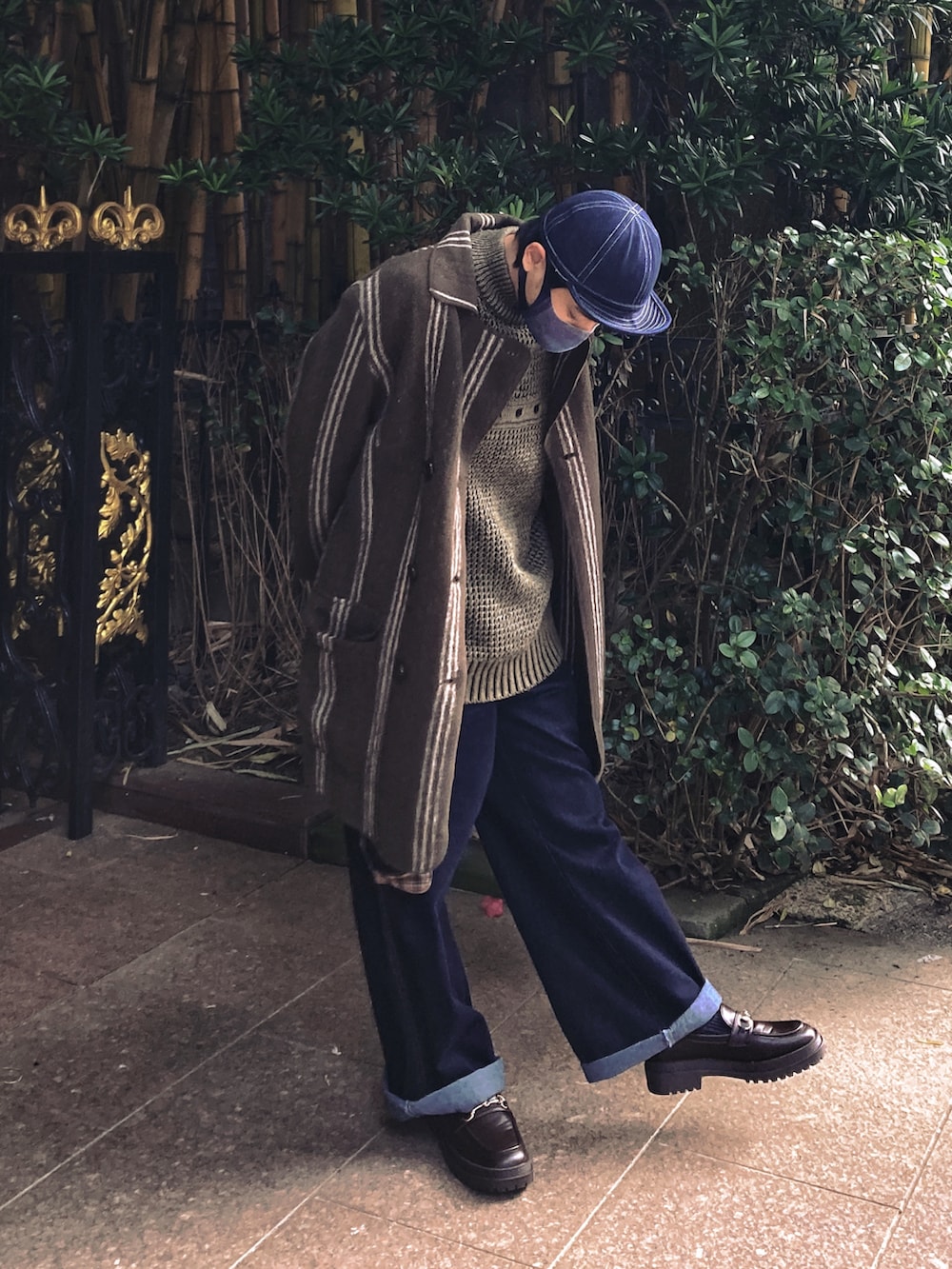「D+af、街頭穿搭、ootd、復古、日系極簡、oversize、古着MIX、古着、古着コーデ、古着好きな人と繋がりたい、古著、古着男子、vintage、樂福鞋、毛衣」｜「D+AFのアイテム（ローファー、ブラウン系）」を使った、Dylanさん（メンズ・160cm）の冬コーディネートの2枚目の写真