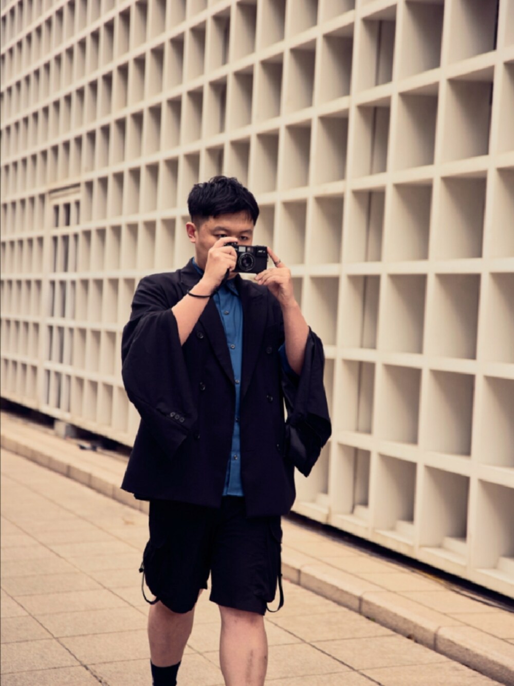 「suitwalk、TAIPEI、Taiwan」｜「HAREのアイテム（スーツジャケット、ブラック系）」を使った、Vimgaさん（メンズ・170cm）の春コーディネートの2枚目の写真