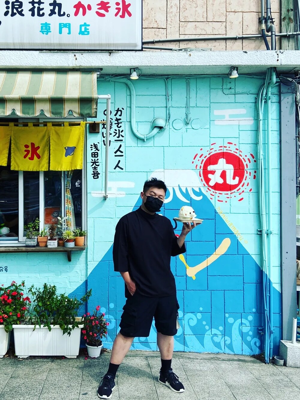 「adidasのアイテム（スニーカー、ブラック系）」を使った、Vimgaさん（メンズ・170cm）の夏コーディネートの2枚目の写真
