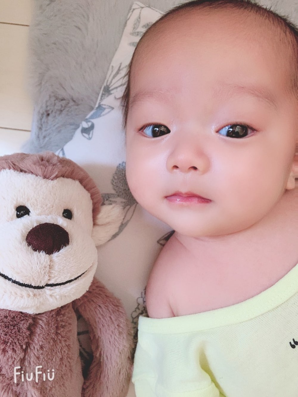 イエロー系のつなぎ/オールインワンを着用したキッズの夏コーディネートの2枚目の写真