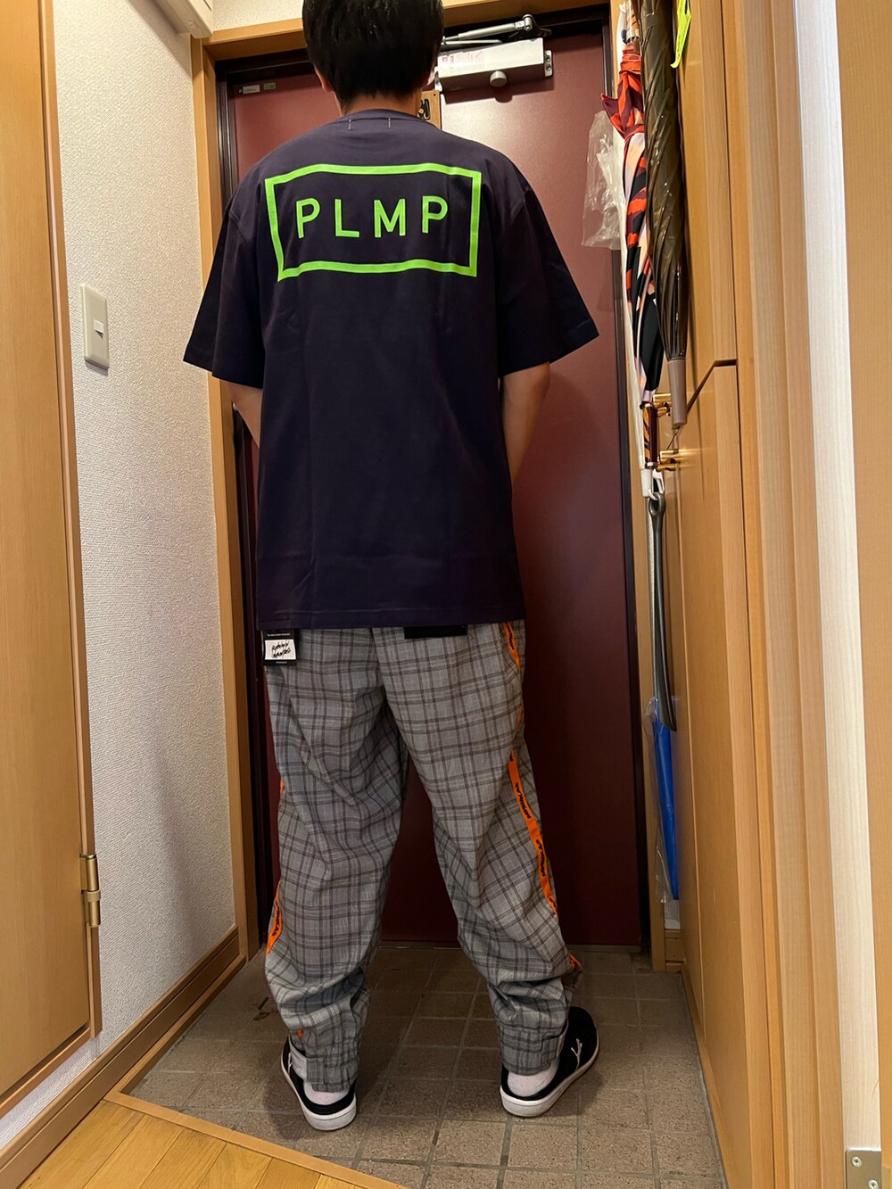 「Tシャツ、チェックパンツ、PLMP、PSYCHOLOGICAL METAMORPHOSIS、mishka、ミシカ」｜「PSYCHOLOGICAL METAMORPHOSISのアイテム（Tシャツ/カットソー、ブルー系）」を使った、どるちさん（メンズ・171cm）の夏コーディネートの2枚目の写真