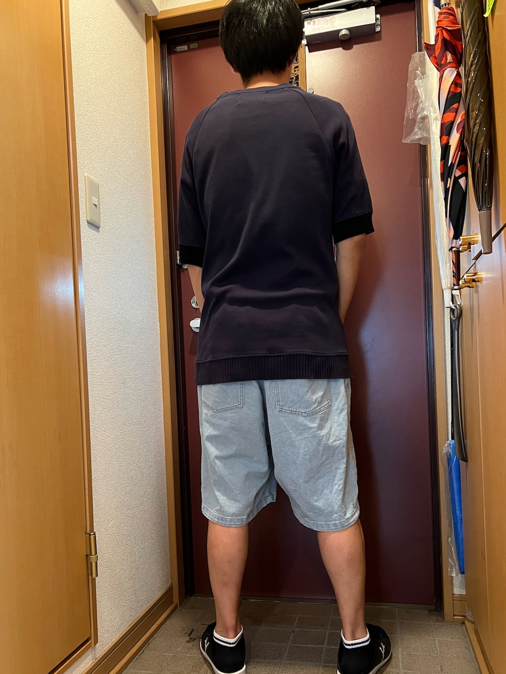 「フレッドペリー、FRED PERRY、WEGO、ハーフパンツ、ハーフデニム」｜「WEGOのWEGO/ヴィンテージスケーターショーツ（デニムパンツ、ブルー系）」を使った、どるちさん（メンズ・171cm）の夏コーディネートの2枚目の写真