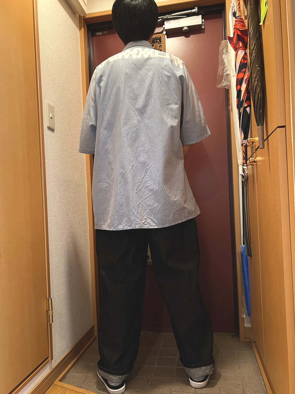 「シャツ、バルーンパンツ、バルーンデニム、オーバーサイズ、ビッグシルエット、ANIMALIA、アニマリア、Subciety、サブサエティ(Subciety)」｜「ANIMALIAのアイテム（シャツ/ブラウス、ブルー系）」を使った、どるちさん（メンズ・171cm）の夏コーディネートの2枚目の写真