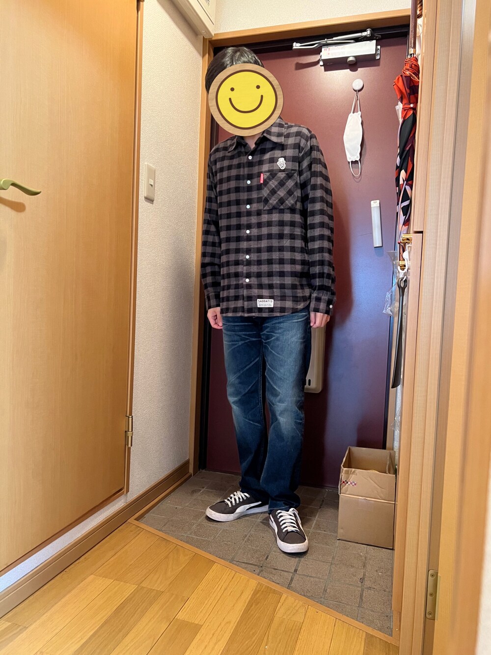 「Deviluse、ROLLING CRADLE、パーカー」｜「ROLLING CRADLEのアイテム（デニムパンツ、ブルー系）」を使った、どるちさん（メンズ・171cm）の冬コーディネートの2枚目の写真