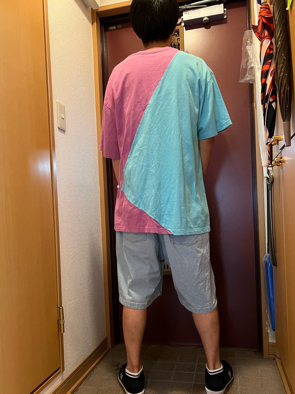 「Tシャツ、ハーフパンツ、ハーフデニム、オーバーサイズ、ビッグシルエット、HEDWiNG、ヘドウィグ、WEGO、クレイジーパターン」｜「WEGOのWEGO/ヴィンテージスケーターショーツ（デニムパンツ、ブルー系）」を使った、どるちさん（メンズ・171cm）の夏コーディネートの2枚目の写真