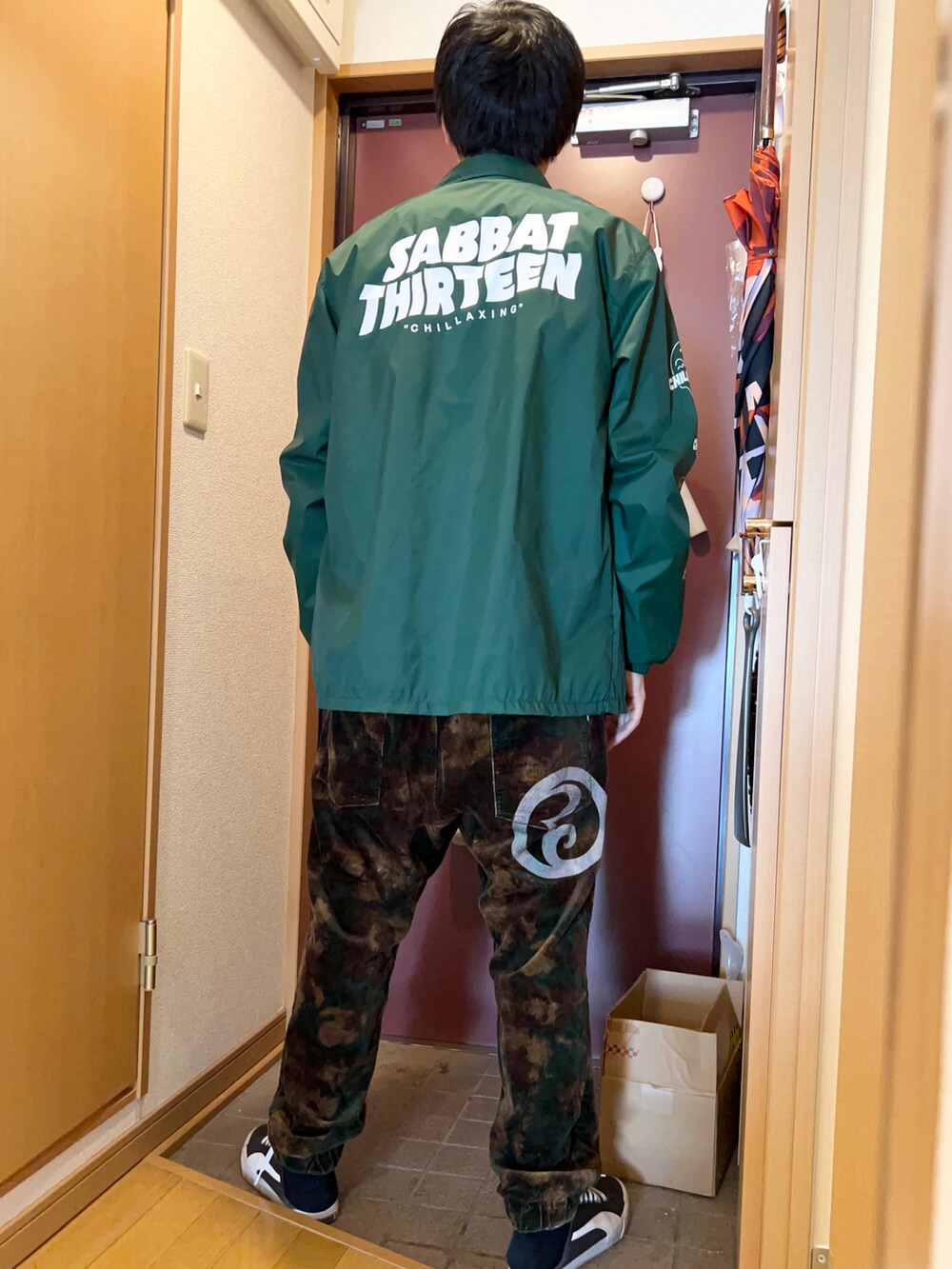 「SABBAT13、チェック、チェックシャツ、ROLLING CRADLE、ジョガーパンツ、迷彩、ナイロンジャケット、コーチジャケット、緑」｜「ROLLING CRADLEのアイテム（パンツ、グリーン系）」を使った、どるちさん（メンズ・171cm）の秋コーディネートの2枚目の写真