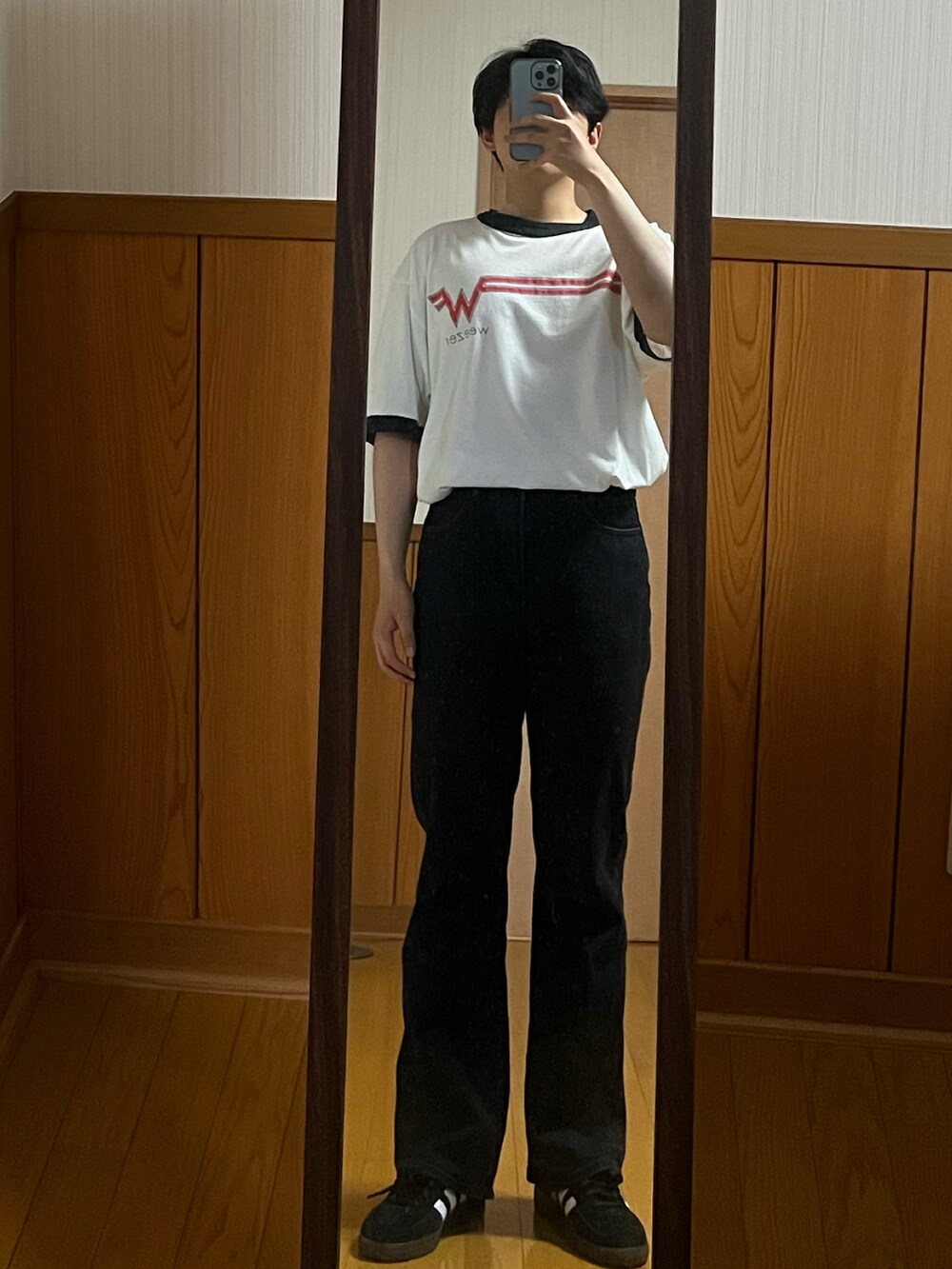 「ヴィンテージ、バンドT、Weezer、リンガーTシャツ」|「VINTAGEの90s WEEZER Tee (©︎1995 | soffe shirt tag | USA製 XL)(Tシャツ/カットソー、ホワイト系)」を使った、Rさん(メンズ・244cm)の秋コーディネートの2枚目の写真