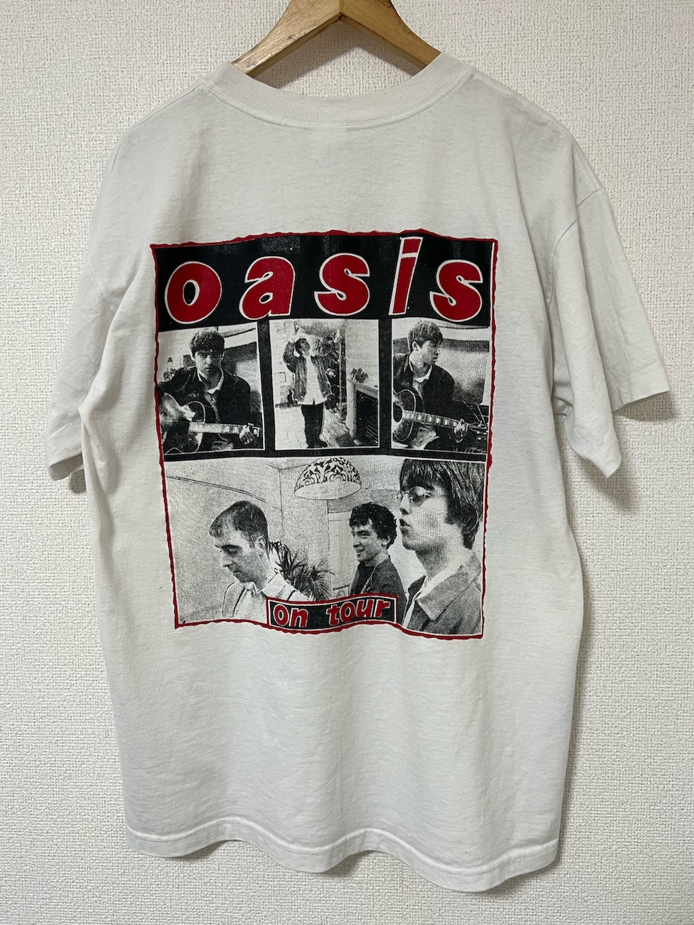 「ヴィンテージ、90’s、バンドT、oasis、Britpop」|「VINTAGEの90s oasis Parking Lot Tee (Murina’s Bestタグ | 袖シングル裾ダブル | USA製)(Tシャツ/カットソー、ホワイト系)」を使った、Rさん(メンズ・31cm)の夏コーディネートの2枚目の写真
