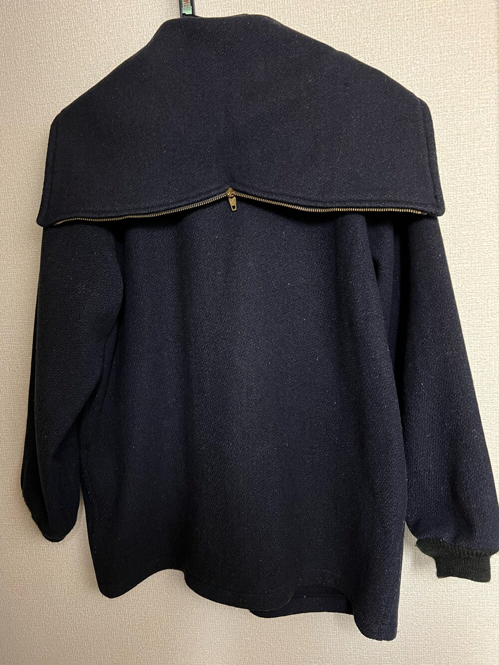 「ミリタリー、USNA、カデットコート、モヘアニット、Snarky Puppy、Jazz Fusion」｜「VINTAGEの60s USNA Cadet JKT (USA製 | CONMATICジップ [50~60s])（ミリタリージャケット、ブルー系）」を使った、Rさん（メンズ・244cm）の冬コーディネートの2枚目の写真