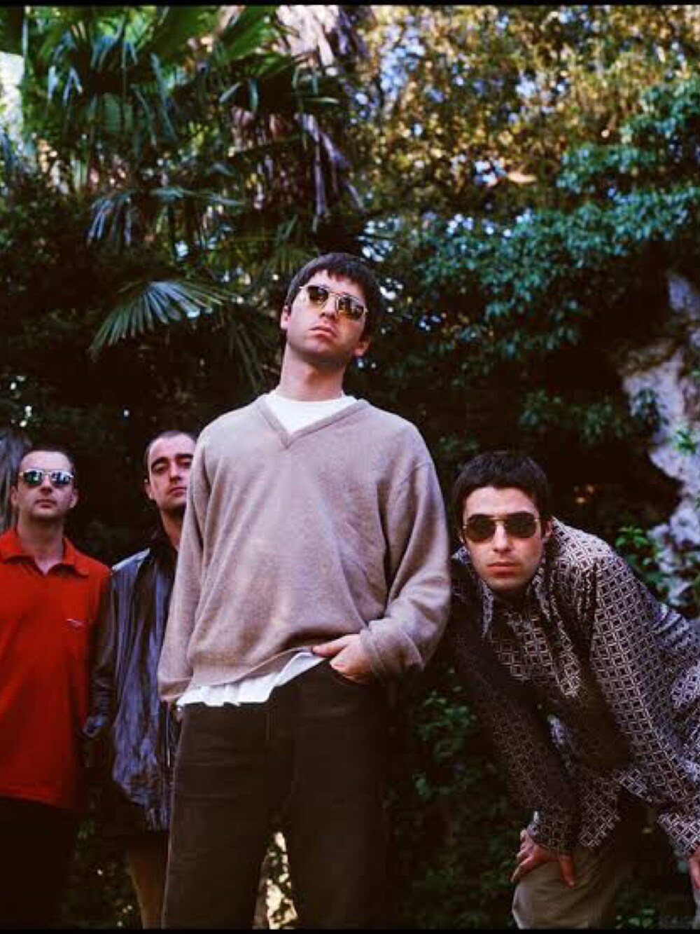「ヴィンテージ、adidas、トラックジャケット、バンドT、oasis、Britpop」｜「VINTAGEの90s Oasis Tee (Screen Stars by FOTL | 袖裾シングル | アイルランド製)（Tシャツ/カットソー、ホワイト系）」を使った、Rさん（メンズ・244cm）の春コーディネートの3枚目の写真