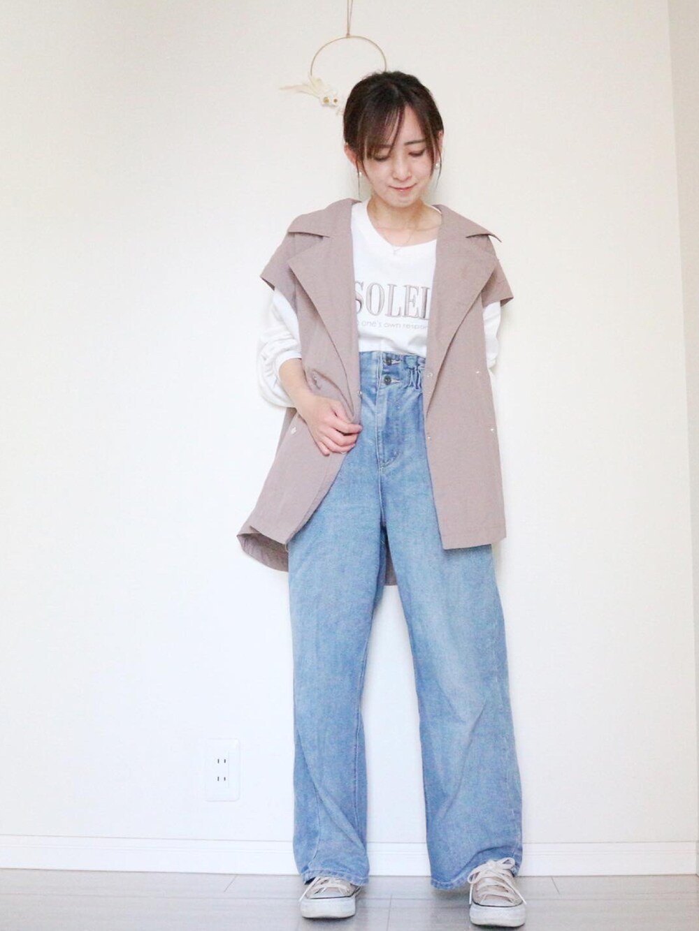 「きれいめカジュアル、大人可愛い、春コーデ、ジャケットスタイル、ミリタリージャケット、デニムパンツ、スニーカー、刺繍ロゴ、プチプラ、ママコーデ、しまむら」｜「しまむらのアイテム（ミリタリージャケット、ピンク系）」を使った、yukari✩さん（レディース・154cm）の春コーディネートの2枚目の写真