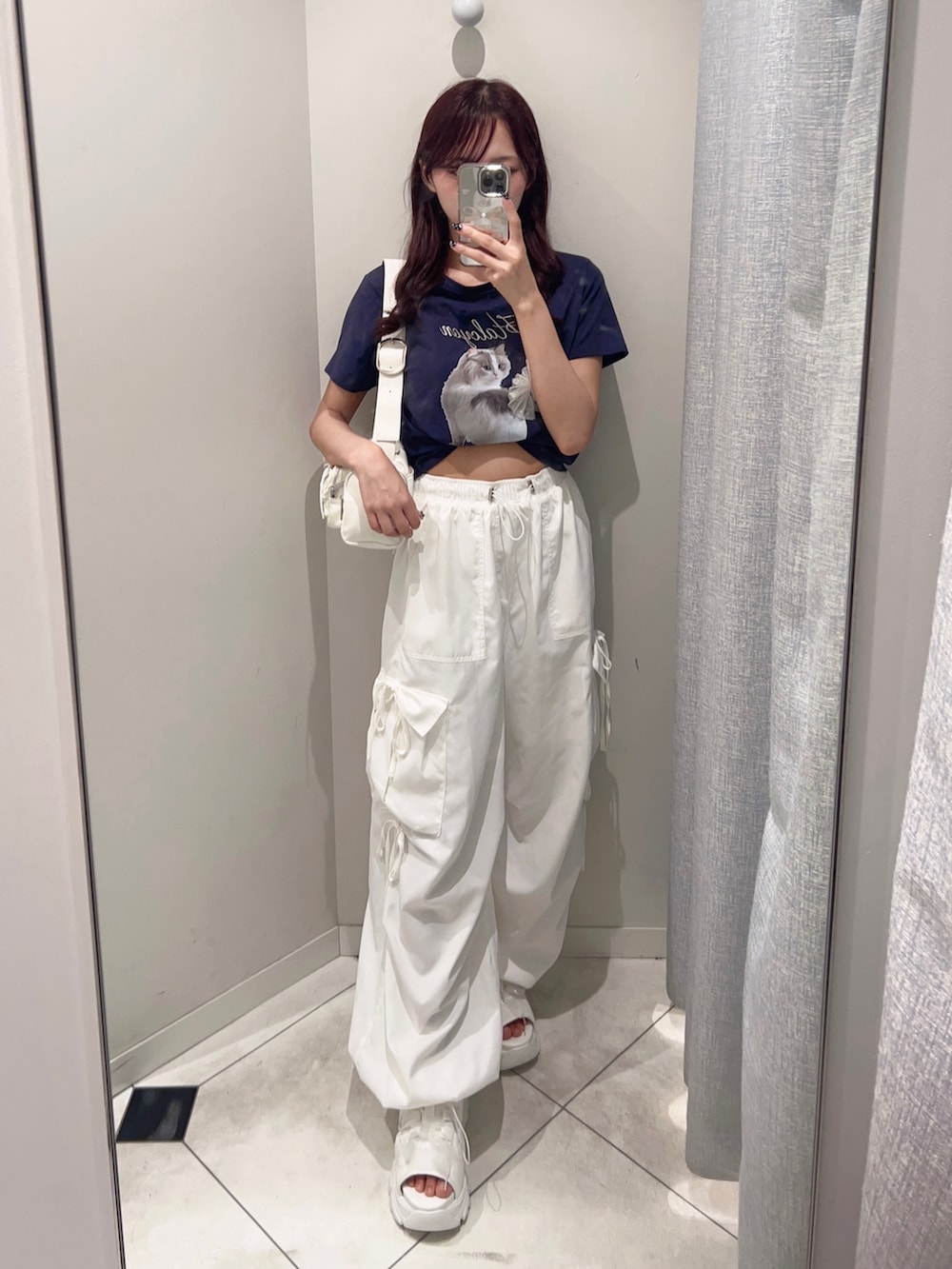 「カーゴパンツ、サンダル、夏コーデ、韓国ファッション、オリーブ デ オリーブ(OLIVE des OLIVE)、骨格ストレート、低身長、プチプラ、スポーツミックス、厚底サンダル、お出かけコーデ、シンプルスタイル、春夏コーデ、150cm台コーデ、ロゴT」|「OLIVE des OLIVEのアニマルアソートTシャツ(Tシャツ/カットソー、ブルー系)」を使った、Mitsukiさん(骨格ストレート・レディース・153cm)の夏コーディネートの3枚目の写真