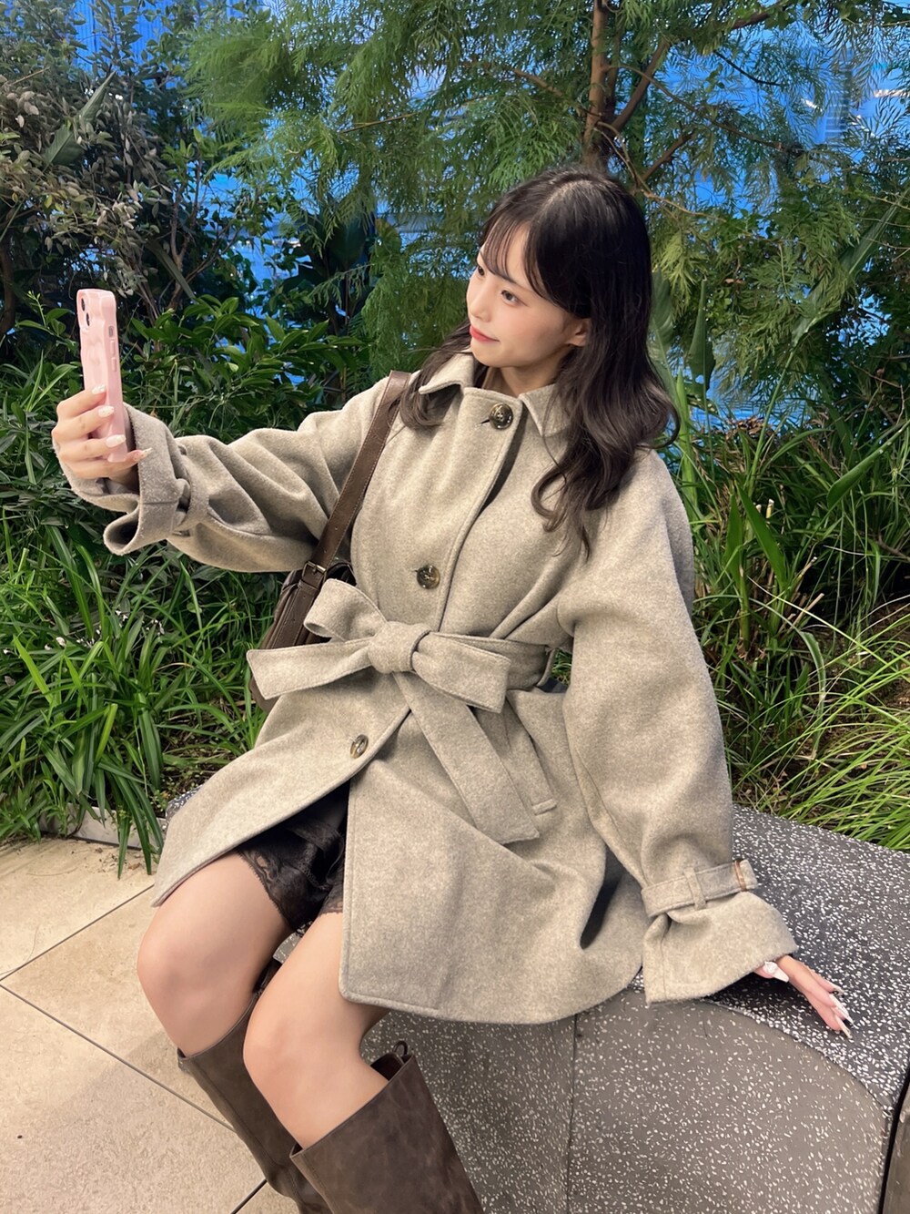 「アウトドアスタイル、ブラウン、秋服準備はじめました、デートコーデ、韓国ファッション、プチプラ、低身長、コート、ロングブーツ、大人かわいい」｜「OLIVE des OLIVEのミドルコート（その他アウター、ベージュ系）」を使った、Mitsukiさん（レディース・153cm）の秋コーディネートの3枚目の写真