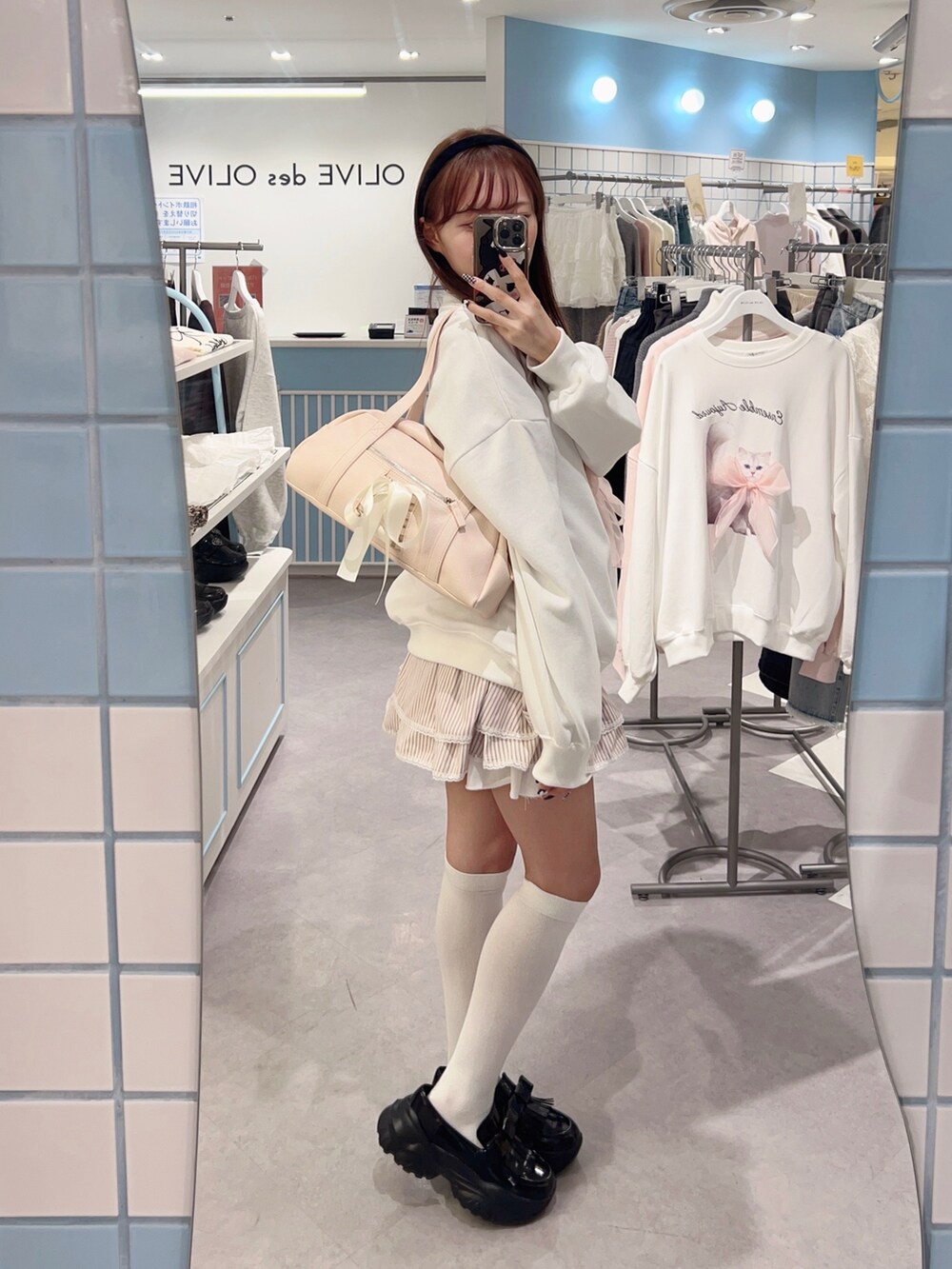 「春コーデ、春服、春カラー、春服コーデ、春服デビュー宣言、春服みてみて、ピンク、ピンクコーデ、ピンクシャツ、ガーリー、ガーリーコーデ、韓国ファッション、低身長、低身長コーデ、骨格ストレート」｜「OLIVE des OLIVEのチュニックシャツワンピ（ワンピース、ピンク系）」を使った、Mitsukiさん（レディース・153cm）の冬コーディネートの2枚目の写真