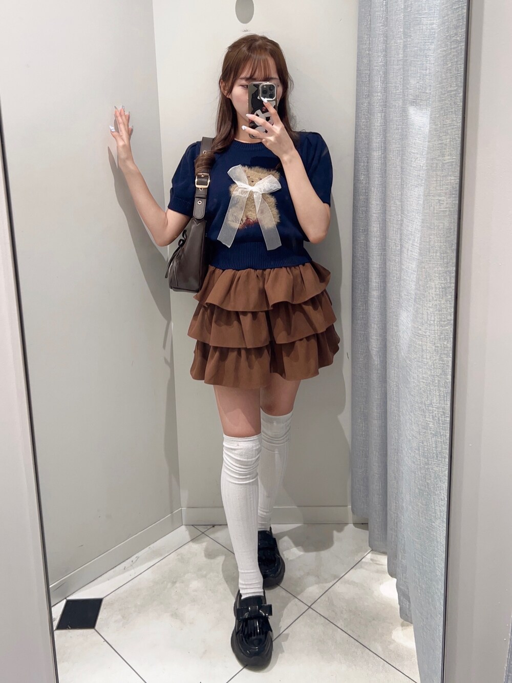 「スポーツミックス、春コーデ、春めき満開コーデ、休日スタイル、お出かけコーデ、ラフコーデ、ブルー、ティアードスカート、ニット、韓国ファッション、ネイビー、ブラウン、オリーブ デ オリーブ(OLIVE des OLIVE)、骨格ストレート、プチプラ」｜「OLIVE des OLIVEのアニマルジャガードニット（ニット/セーター、ブルー系）」を使った、Mitsukiさん（骨格ストレート・レディース・153cm）の春コーディネートの3枚目の写真