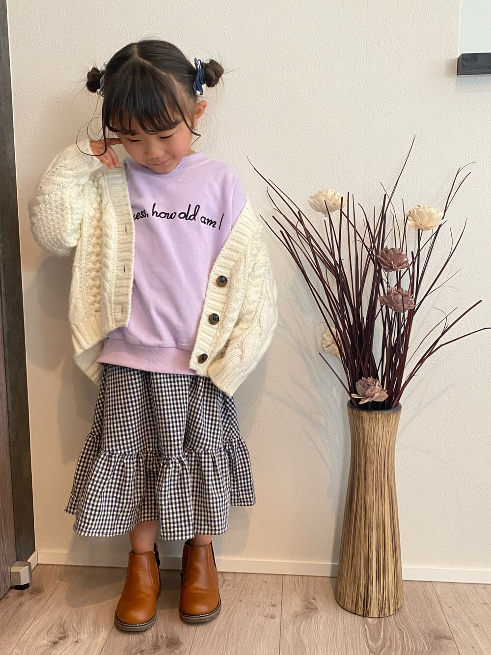 「女の子、女の子コーデ、キッズコーデ、キッズファッション、カーディガン、あったかコーデ、海美、海美コーデ、5歳」｜「URBANCHERRYのアイテム（スウェット、パープル系）」を使った、海美さん（キッズ・100cm）の冬コーディネートの3枚目の写真
