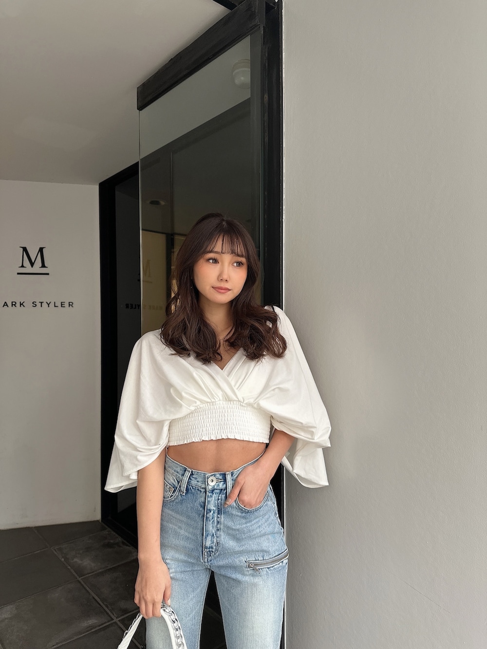 「GYDAの2WAYスリーブカシュクールドルマンカットTOPS（Tシャツ/カットソー、ホワイト系）」を使った、mikuさん（レディース・160cm）の春コーディネートの4枚目の写真