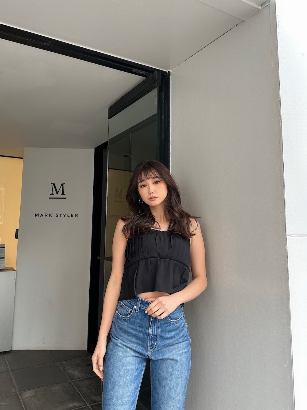 「GYDAのプリーツペプラムキャミブラウス（キャミソール、ブラック系）」を使った、mikuさん（レディース・160cm）の春コーディネートの2枚目の写真